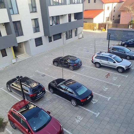Deluxe 2 Bedroom Apartment With Balcony And Private Parking Bragadiru エクステリア 写真