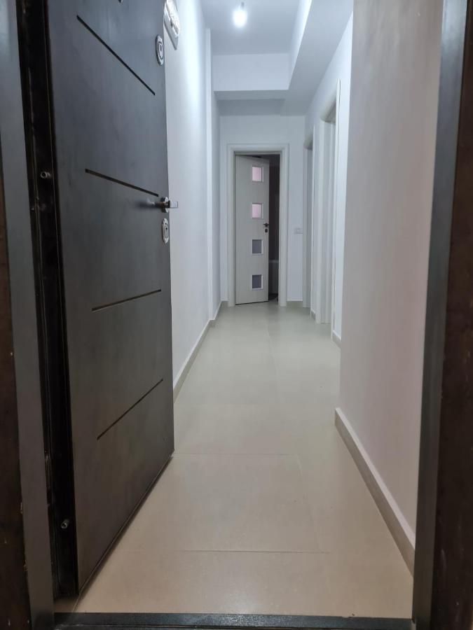 Deluxe 2 Bedroom Apartment With Balcony And Private Parking Bragadiru エクステリア 写真