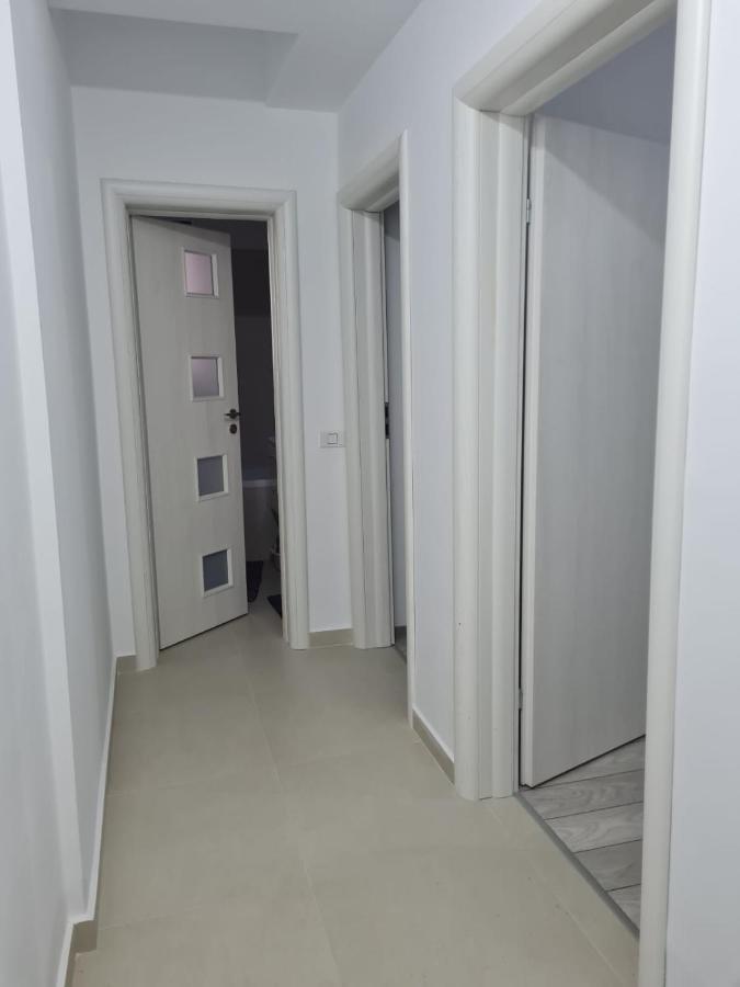 Deluxe 2 Bedroom Apartment With Balcony And Private Parking Bragadiru エクステリア 写真