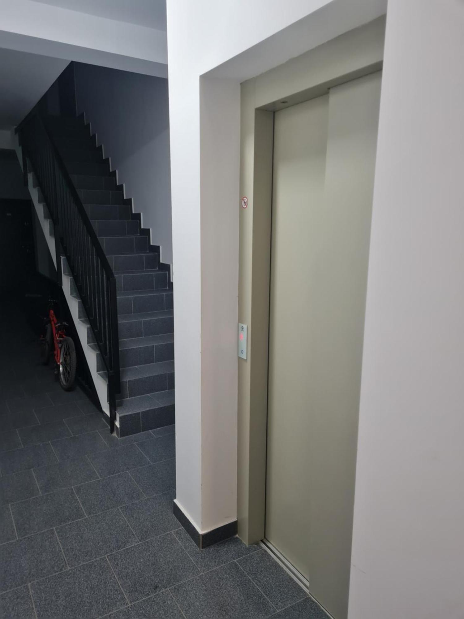 Deluxe 2 Bedroom Apartment With Balcony And Private Parking Bragadiru エクステリア 写真