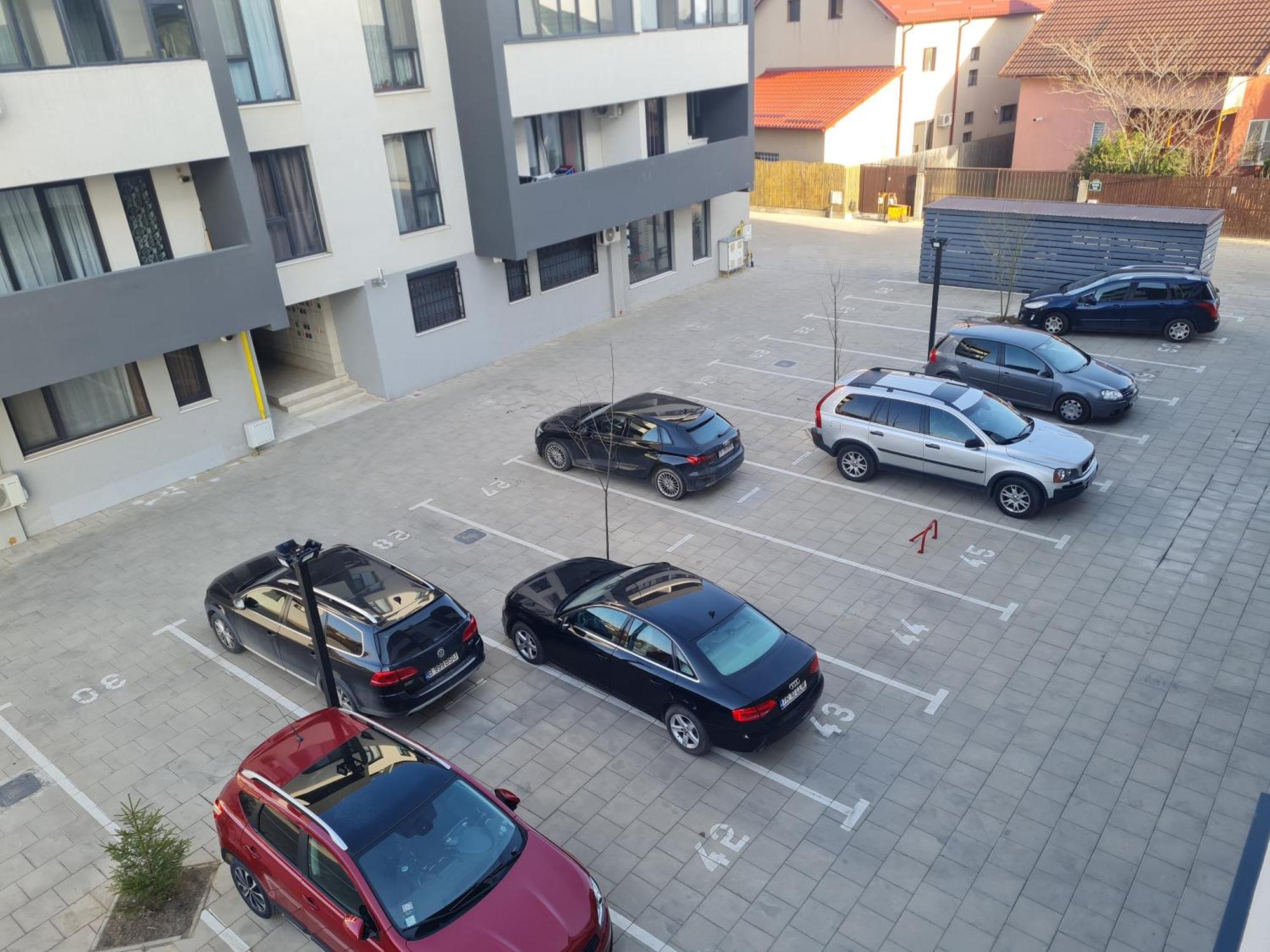 Deluxe 2 Bedroom Apartment With Balcony And Private Parking Bragadiru エクステリア 写真