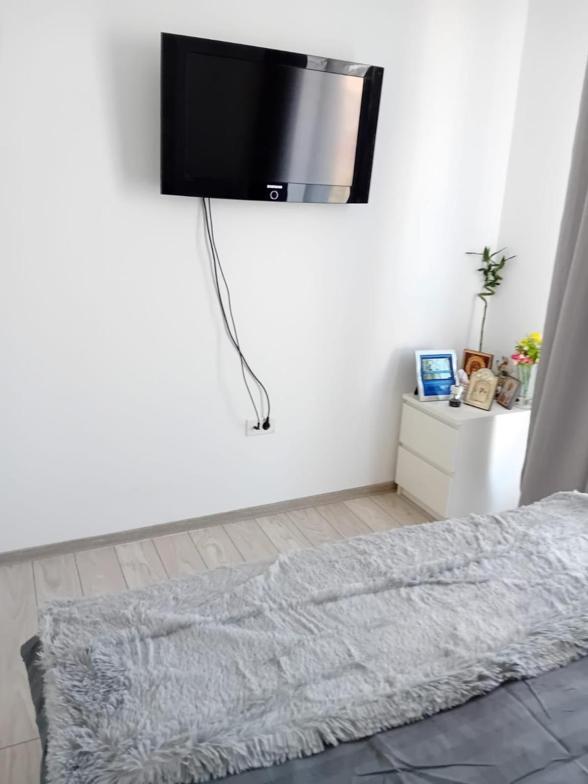 Deluxe 2 Bedroom Apartment With Balcony And Private Parking Bragadiru エクステリア 写真